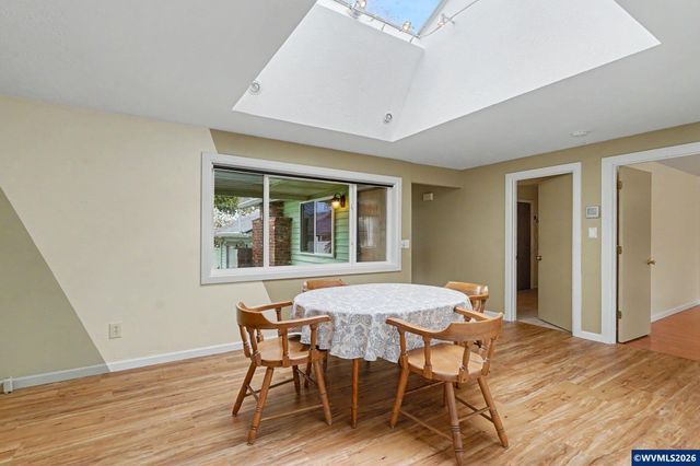 390 Salem Heights Av S, Salem, OR 97302