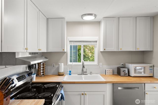 40 N Canal View Road, Hoodsport, WA 98548