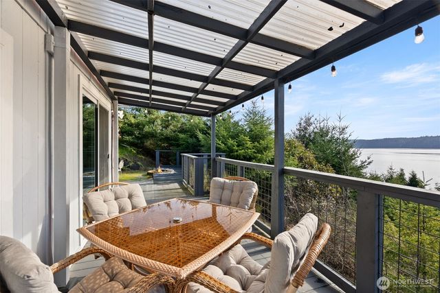 40 N Canal View Road, Hoodsport, WA 98548