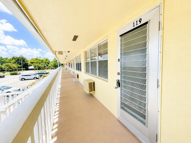 119 SUSSEX F 119, West Palm Beach, FL 33417
