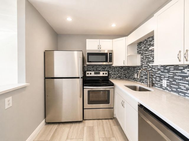 119 SUSSEX F 119, West Palm Beach, FL 33417