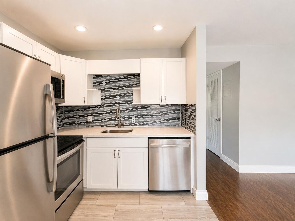 119 SUSSEX F 119, West Palm Beach, FL 33417