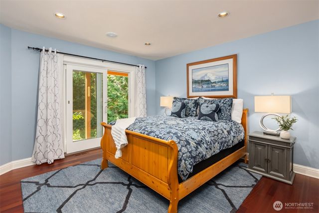 4560 ISLAND Avenue, Bainbridge Island, WA 98110