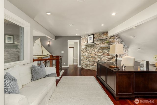 4560 ISLAND Avenue, Bainbridge Island, WA 98110