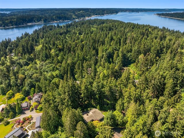 4560 ISLAND Avenue, Bainbridge Island, WA 98110