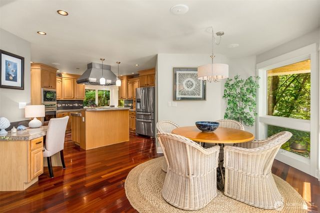 4560 ISLAND Avenue, Bainbridge Island, WA 98110