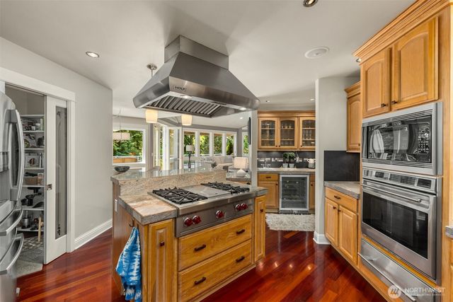 4560 ISLAND Avenue, Bainbridge Island, WA 98110