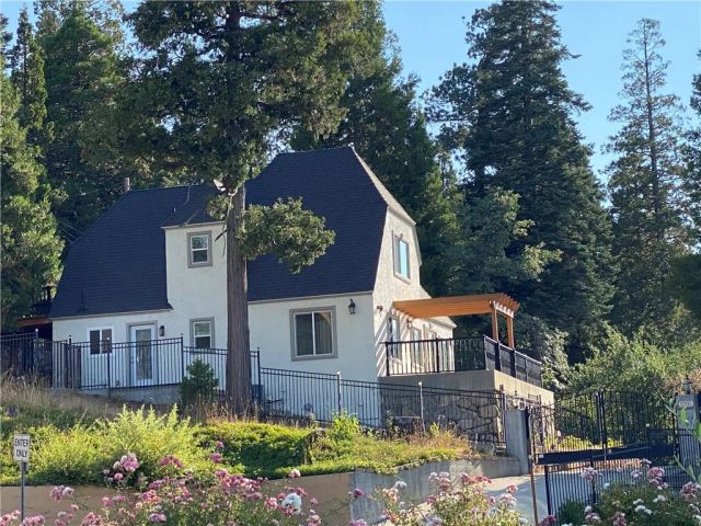 27981 Lakes Edge Road, Lake Arrowhead, CA 92352