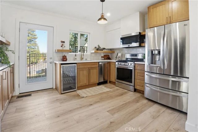 27981 Lakes Edge Road, Lake Arrowhead, CA 92352