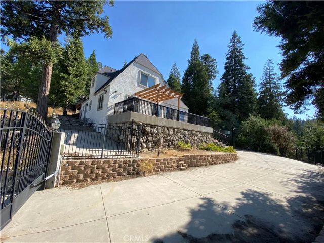 27981 Lakes Edge Road, Lake Arrowhead, CA 92352