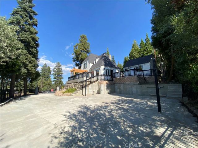 27981 Lakes Edge Road, Lake Arrowhead, CA 92352