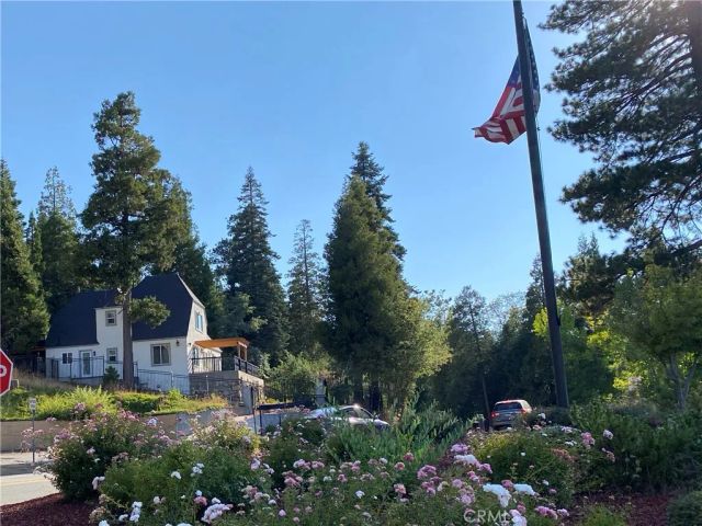 27981 Lakes Edge Road, Lake Arrowhead, CA 92352