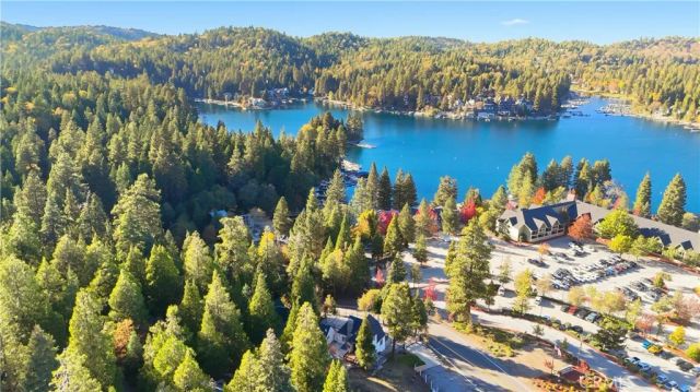27981 Lakes Edge Road, Lake Arrowhead, CA 92352