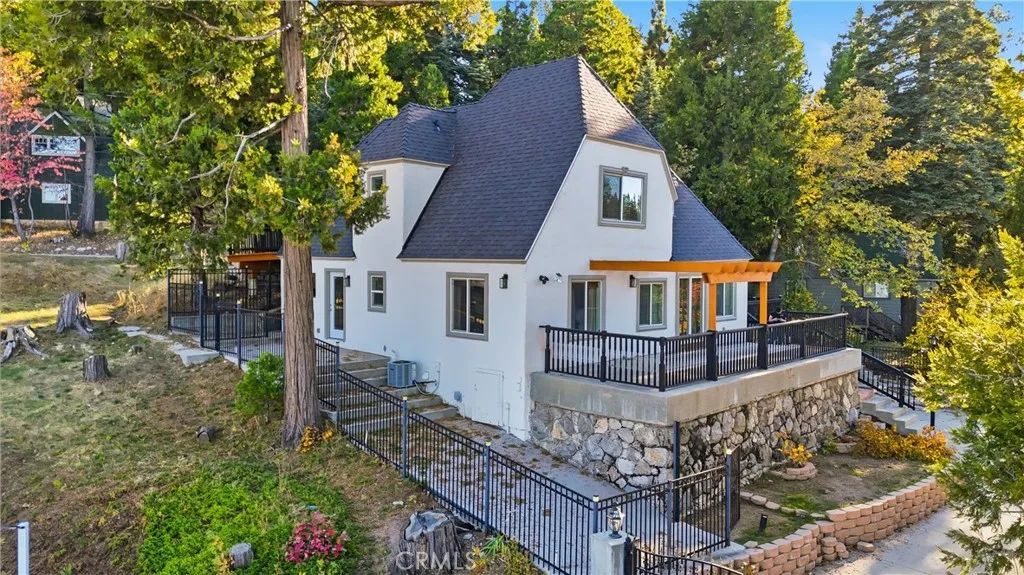 27981 Lakes Edge Road, Lake Arrowhead, CA 92352
