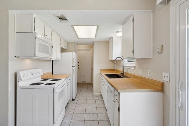 6569 Westridge Drive, Watauga, TX 76148