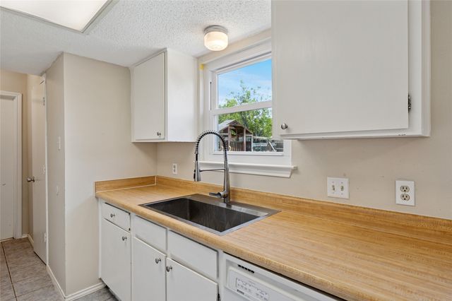 6569 Westridge Drive, Watauga, TX 76148