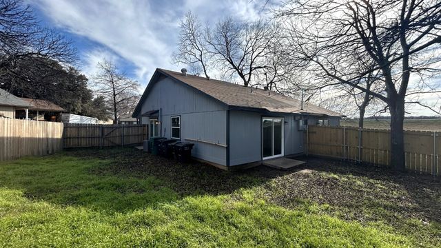 6038 Calloway Court, Fort Worth, TX 76114