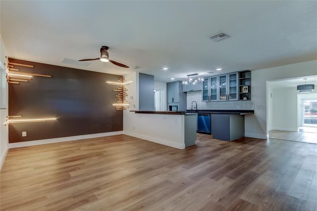 8722 ELMWOOD LANE, Tampa, FL 33615