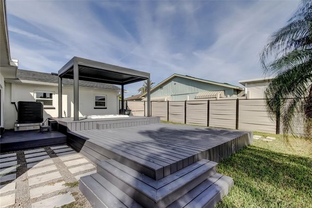 8722 ELMWOOD LANE, Tampa, FL 33615