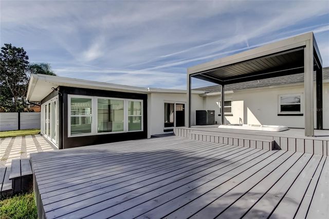 8722 ELMWOOD LANE, Tampa, FL 33615