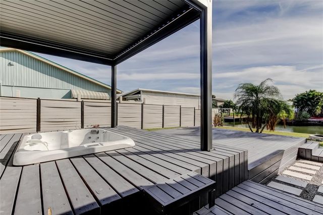 8722 ELMWOOD LANE, Tampa, FL 33615