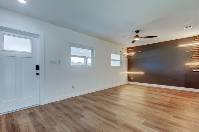 8722 ELMWOOD LANE, Tampa, FL 33615