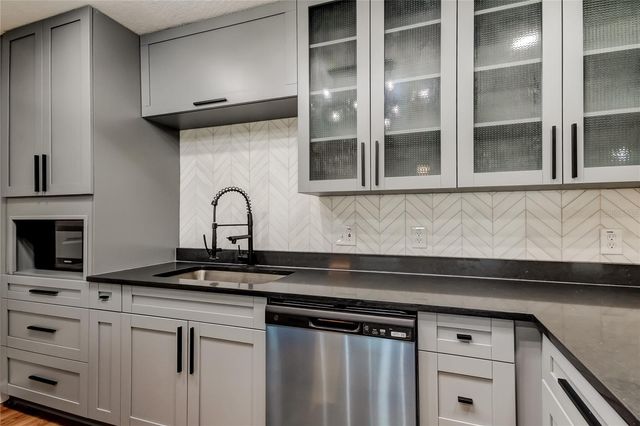 8722 ELMWOOD LANE, Tampa, FL 33615