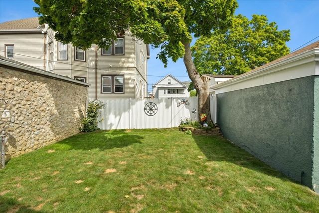 287 Wood St, New Bedford, MA 02745
