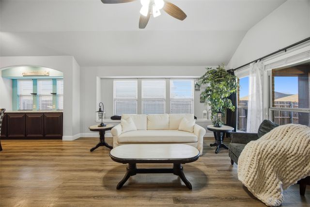 402 Shirley Drive, Alvarado, TX 76009