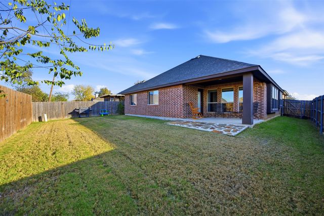 402 Shirley Drive, Alvarado, TX 76009