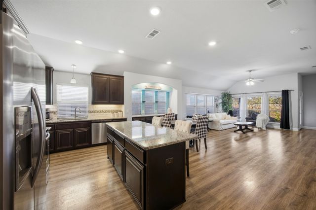 402 Shirley Drive, Alvarado, TX 76009