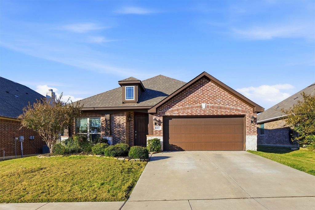 402 Shirley Drive, Alvarado, TX 76009