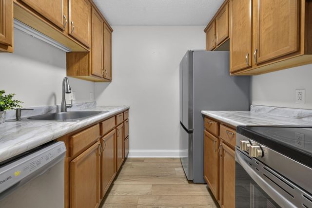 108 Eastern Ave Apt 201, Manchester, NH 03104