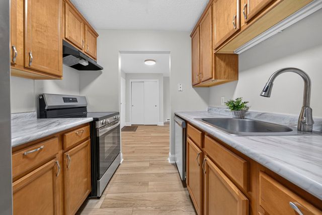 108 Eastern Ave Apt 201, Manchester, NH 03104