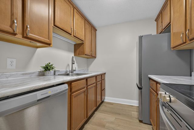 108 Eastern Ave Apt 201, Manchester, NH 03104