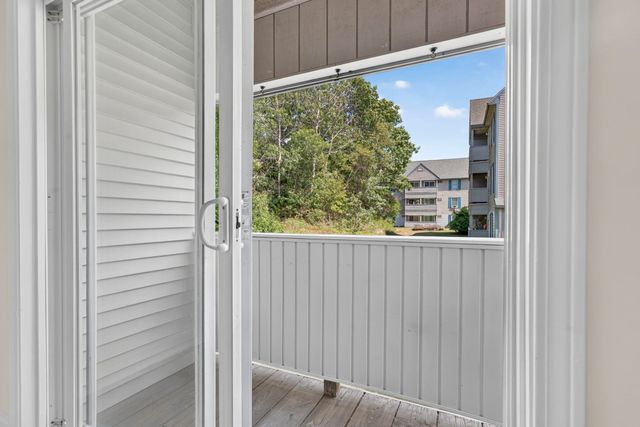 108 Eastern Ave Apt 201, Manchester, NH 03104