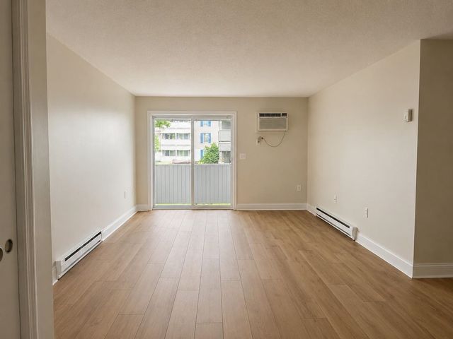 108 Eastern Ave Apt 201, Manchester, NH 03104