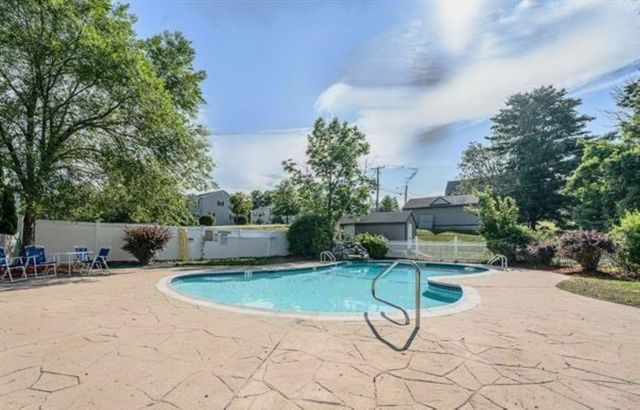 108 Eastern Ave Apt 201, Manchester, NH 03104