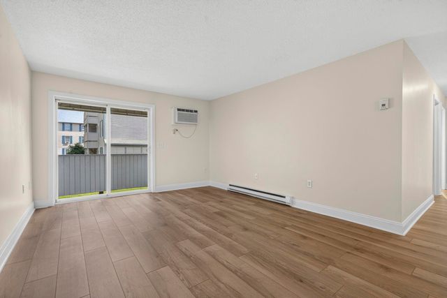 108 Eastern Ave Apt 201, Manchester, NH 03104