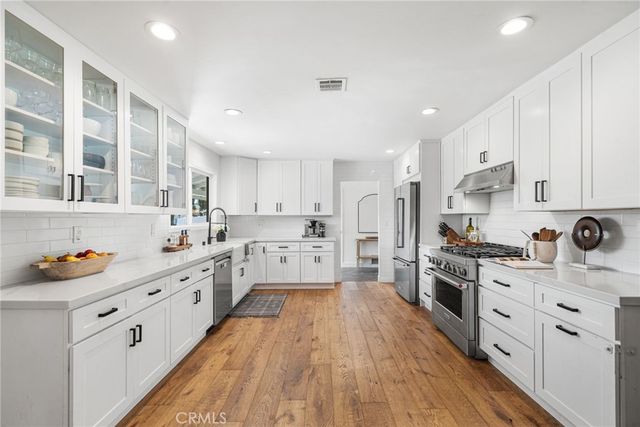 13712 Sanderstead Road, North Tustin, CA 92705