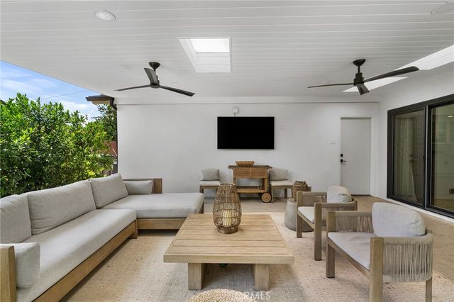 13712 Sanderstead Road, North Tustin, CA 92705