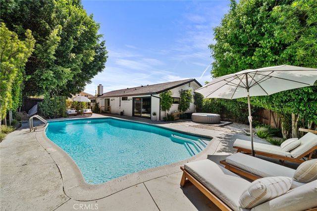13712 Sanderstead Road, North Tustin, CA 92705