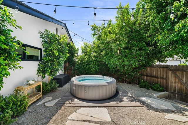 13712 Sanderstead Road, North Tustin, CA 92705