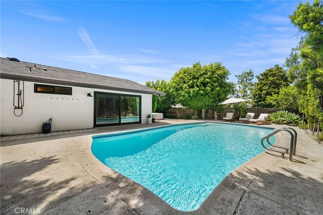 13712 Sanderstead Road, North Tustin, CA 92705