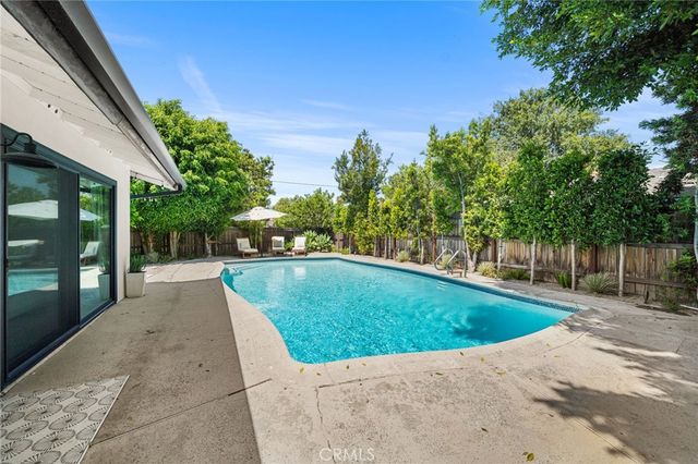 13712 Sanderstead Road, North Tustin, CA 92705