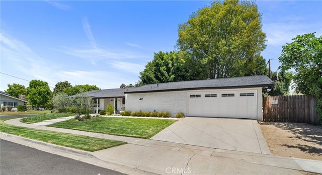 13712 Sanderstead Road, North Tustin, CA 92705