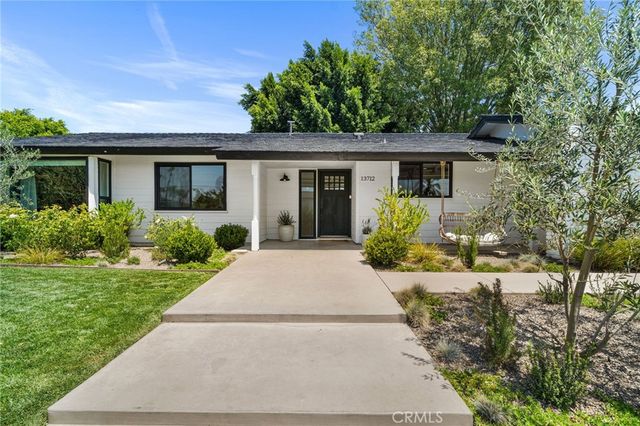 13712 Sanderstead Road, North Tustin, CA 92705