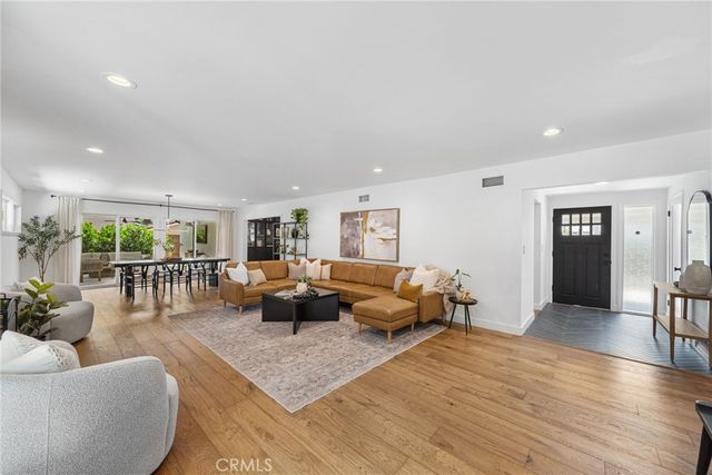 13712 Sanderstead Road, North Tustin, CA 92705