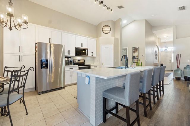 140 OLD BRIDGE CIRCLE, Davenport, FL 33897