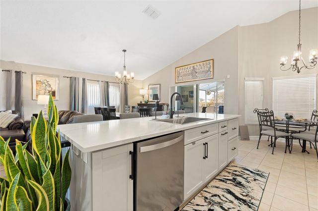 140 OLD BRIDGE CIRCLE, Davenport, FL 33897